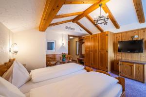 TV a/nebo společenská místnost v ubytování Hotel Christiania Saas-Fee