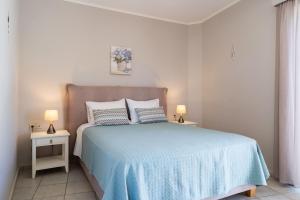 A bed or beds in a room at Medousa Studio & Apartments