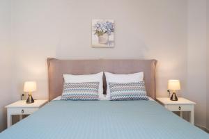 A bed or beds in a room at Medousa Studio & Apartments