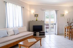 A television and/or entertainment centre at Medousa Studio & Apartments