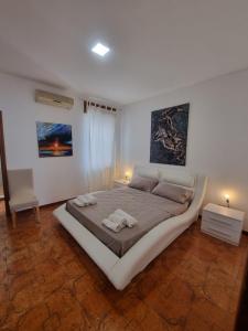 Postel nebo postele na pokoji v ubytování Aradeo apartments
