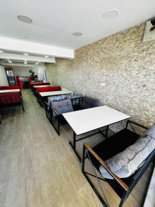 Posezení v ubytování Airport Black Sea Hotel & Restaurant