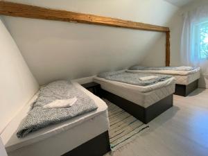 Postel nebo postele na pokoji v ubytování Billund Travelling Sun