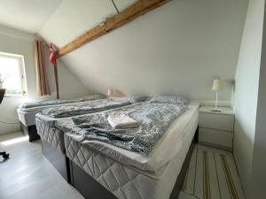 Postel nebo postele na pokoji v ubytování Billund Travelling Sun