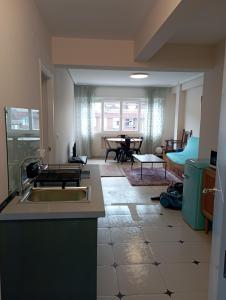 Kuchyň nebo kuchyňský kout v ubytování Apartamento completo, 2 dormitorios, Céntrico, Soleado y cerca de la Playa + 13 fotografií