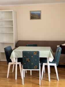 a dining room table with chairs and a couch at Kwatera Studio Hoczew in Hoczew