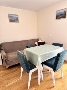 a living room with a table and a couch at Kwatera Studio Hoczew in Hoczew