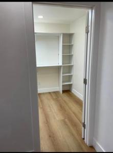 Φωτογραφία από το άλμπουμ του Habitación cama king, baño privado σε Is-Swieqi