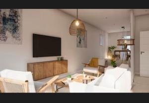 Μια τηλεόραση ή/και κέντρο ψυχαγωγίας στο Habitación cama king, baño privado