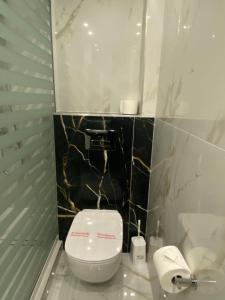 Kúpeľňa v ubytovaní Selefkos Palace