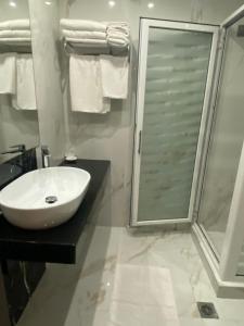Kúpeľňa v ubytovaní Selefkos Palace