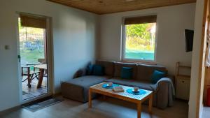 Et opholdsområde på Domek letniskowy Bursztynek + 2 billeder