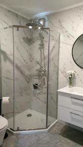 Et badeværelse på Domek letniskowy Bursztynek