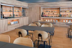 a restaurant with tables and chairs in a room at B&B HOTEL Barcelona Viladecans in Viladecáns