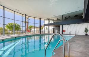 Bazén v ubytování Estepona Place - Spacious family city apartment nebo v jeho okolí