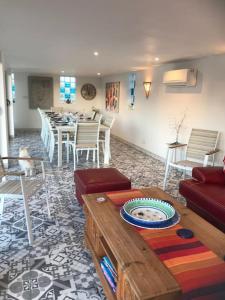 Posezení v ubytování Les Fontenelliers luxury 5 star villa