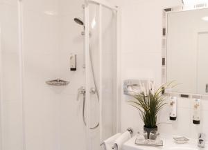 A bathroom at KRACHER Guesthouse No 6 - inklusive Pool