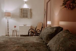 A bed or beds in a room at Palazzo Pinto B&B