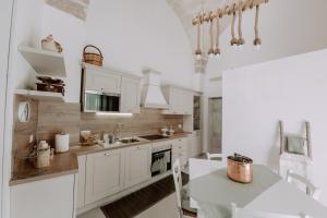 A kitchen or kitchenette at Palazzo Pinto B&B