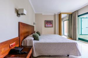Postel nebo postele na pokoji v ubytování Hotel Torremar - Mares