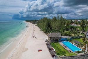 Utsikt över poolen vid La Perla Beach Resort, Zanzibar - Your Beachfront Private Haven eller i närheten