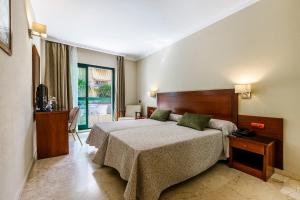 Postel nebo postele na pokoji v ubytování Hotel Torremar - Mares