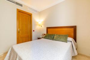 Postel nebo postele na pokoji v ubytování Hotel Torremar - Mares