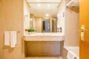 Koupelna v ubytování Hotel Torremar - Mares