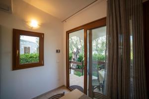 Kép Holiday Apartment orchidea with swimming pool and private beach -3 szállásáról Mattinatában a galériában