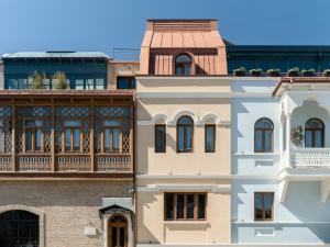 a building with a balcony on top of it at Puris Moedani Boutique Hotel in Tbilisi City