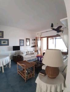 TV a/nebo společenská místnost v ubytování Casa Erika 39 in Is Molas Golf Resort