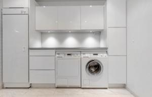 Dapur atau dapur kecil di 4 Bedroom Awesome Home In Simrishamn