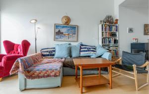 Ruang duduk di 4 Bedroom Awesome Home In Simrishamn