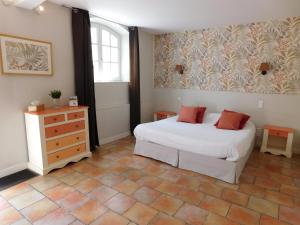 a bedroom with a bed and a dresser and a window at Logis Hotel Le Prince Noir in Sérignac-sur-Garonne