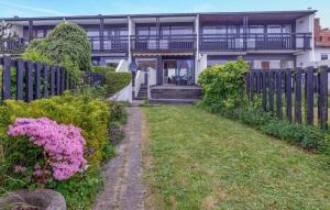 Taman di luar 4 Bedroom Awesome Home In Simrishamn