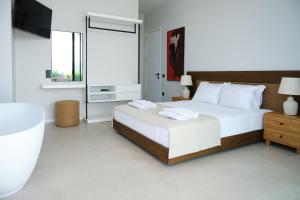 Postel nebo postele na pokoji v ubytování Ashta Suites - Cozy Suite