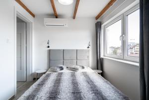 Ένα ή περισσότερα κρεβάτια σε δωμάτιο στο Apartament Dom Goscinny Justyna