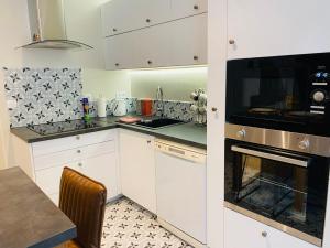 Η κουζίνα ή μικρή κουζίνα στο Douillet et coquet appartement Centre Montpellier