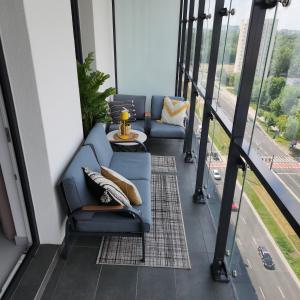 Posedenie v ubytovaní Luksusowy Apartament Bliska Wola SABA