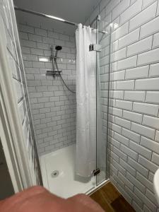 a bathroom with a shower with a shower curtain at Skyline Guesthouse in Newquay