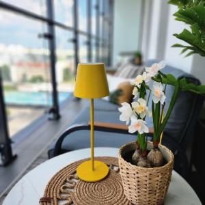 Bazén v ubytovaní Luksusowy Apartament Bliska Wola SABA alebo v jeho blízkosti