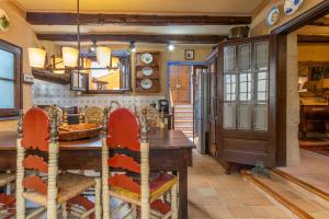 a dining room with a wooden table and chairs at Casa rústica en Castell dEmpordà in Corsá