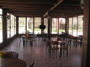 A restaurant or other place to eat at Morgenland Holly Village