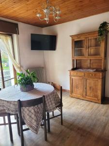 TV a/nebo společenská místnost v ubytování Casa Pepe con parcheggio