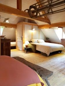Postelja oz. postelje v sobi nastanitve Maison d'hôtes de charme - Ancien moulin en pleine nature - La Paulusmühle