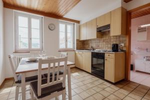 Η κουζίνα ή μικρή κουζίνα στο Logement au centre d'Estavayer-le-Lac