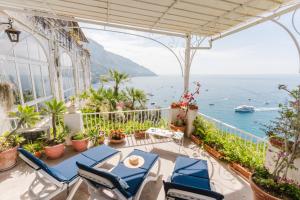 ポジターノにあるLa Casa del bluの海の景色を望むバルコニー(椅子付)