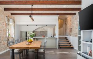 a kitchen and dining room with a table and chairs at Lovely Home In Dubrava Kod Sibenika in Protega