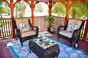 two chairs and a coffee table on a porch at Banana Leaf Villa-Island groove-Standard room in Orlando