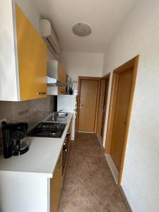 Kuchyň nebo kuchyňský kout v ubytování Apartment Lovre Topic